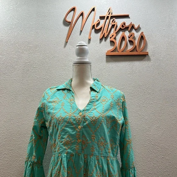 NWT gorgeous, eyelet, midi dress, eyelet lace v-collar three-quarter sleeve - Picture 3 of 7